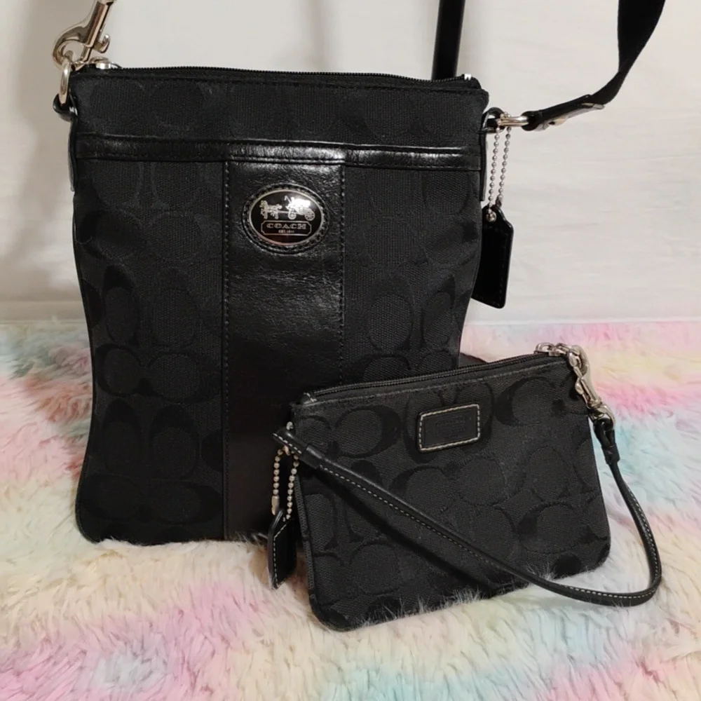 SALE! Coach Signature Print Vintage Crossbody Bag & Matching Mini Wristlet - Picture 1 of 16